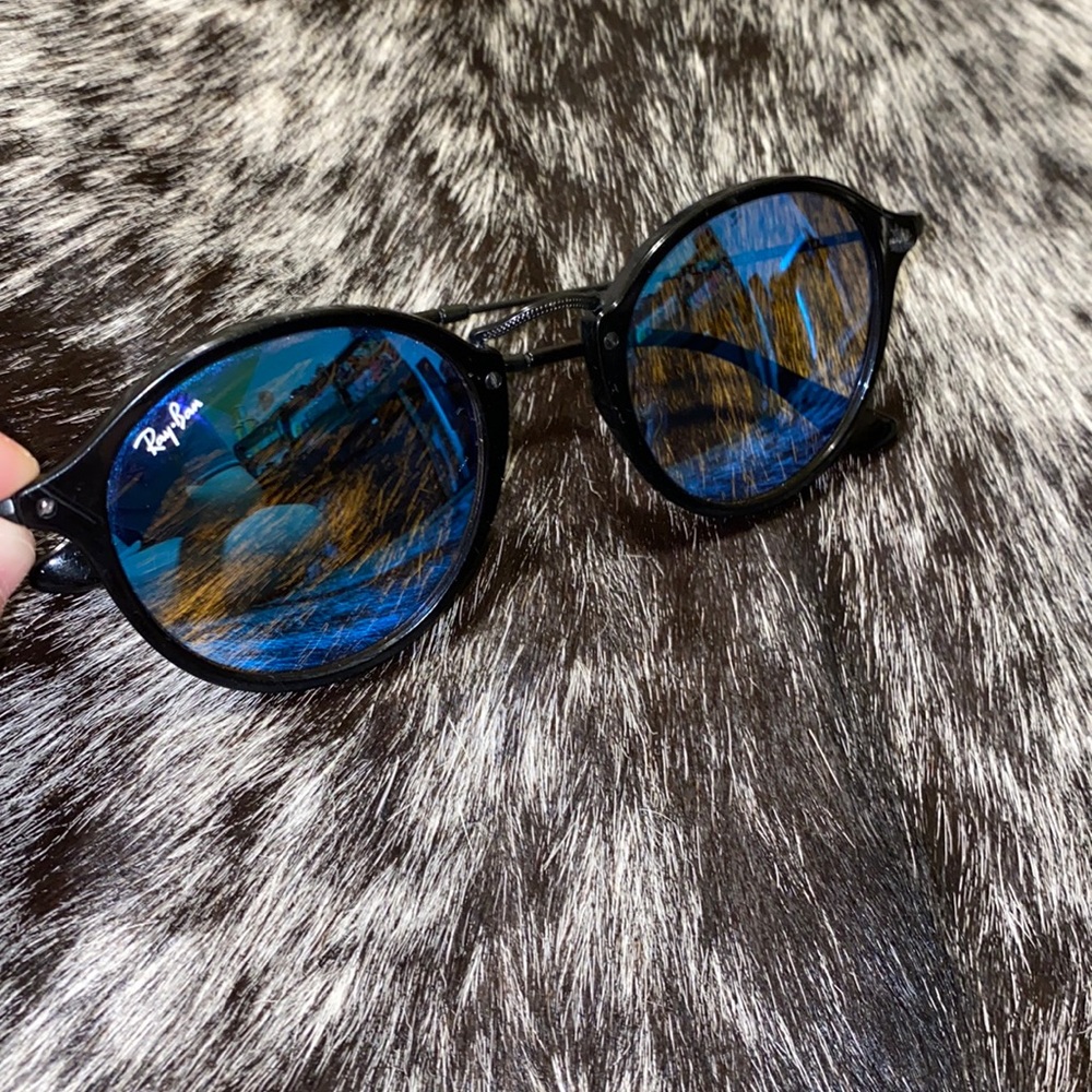 Round Ray-Ban Black Frame Blue Lenses